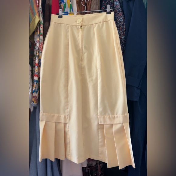 Vintage Handmade 1940s Style Butter Yellow Pleated Skirt - Picture 3 of 3